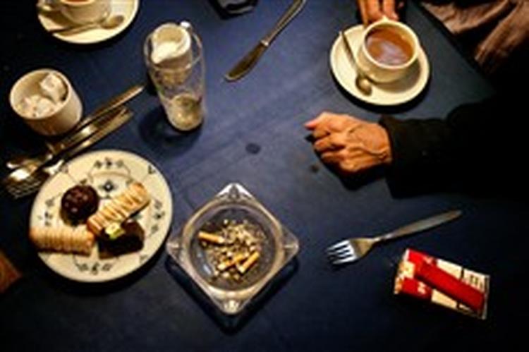 Horesta ændrede holdning, da en undersøgelse fra Arbejdsmiljøinstituttet påviste, at passiv rygning er årsag til 5-10 dødsfald og en række sygdomstilfælde blandt de ansatte i løbet af et år. 
