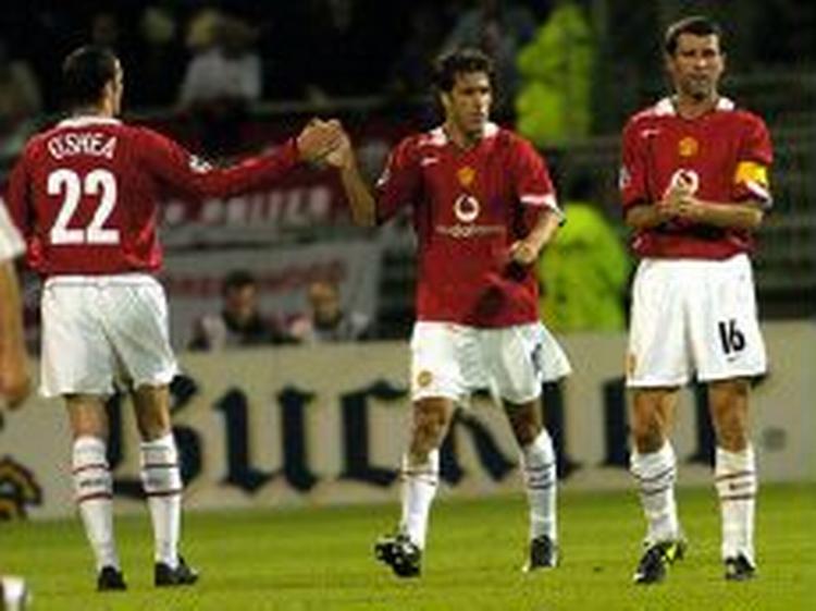 Ruud Van Nistelrooy sikrede med to mål Manchester United et enkelt point i Lyon. - Foto: AP 