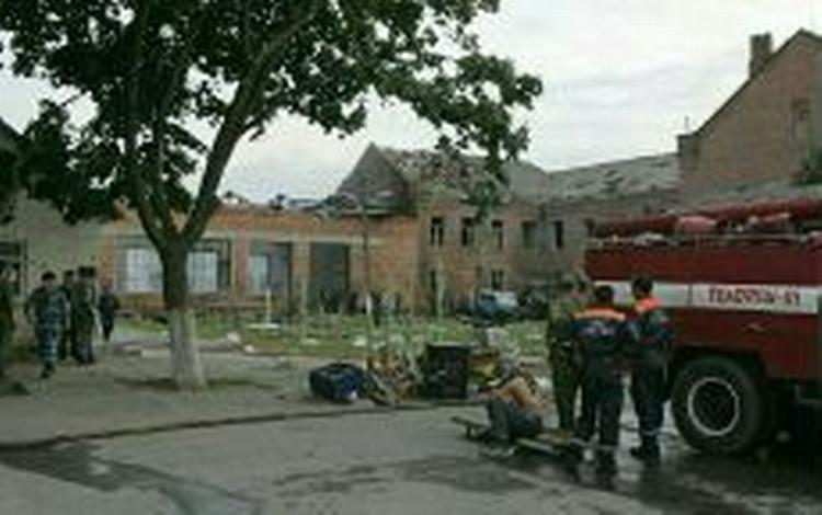 Mindst 338 personer, knap halvdelen børn, mistede livet ved gidseldramaet i Beslan. - Foto: AP 