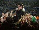 Bono og resten af U2 udfordrer gerne lytteren - også med titlerne. Arkivfoto: AP 