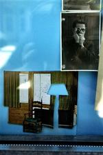 Man kan altid se, hvad Erlings vindue har at tilbyde - ved at kigge ind af vinduet. - Foto: Jacob Ehrbahn 