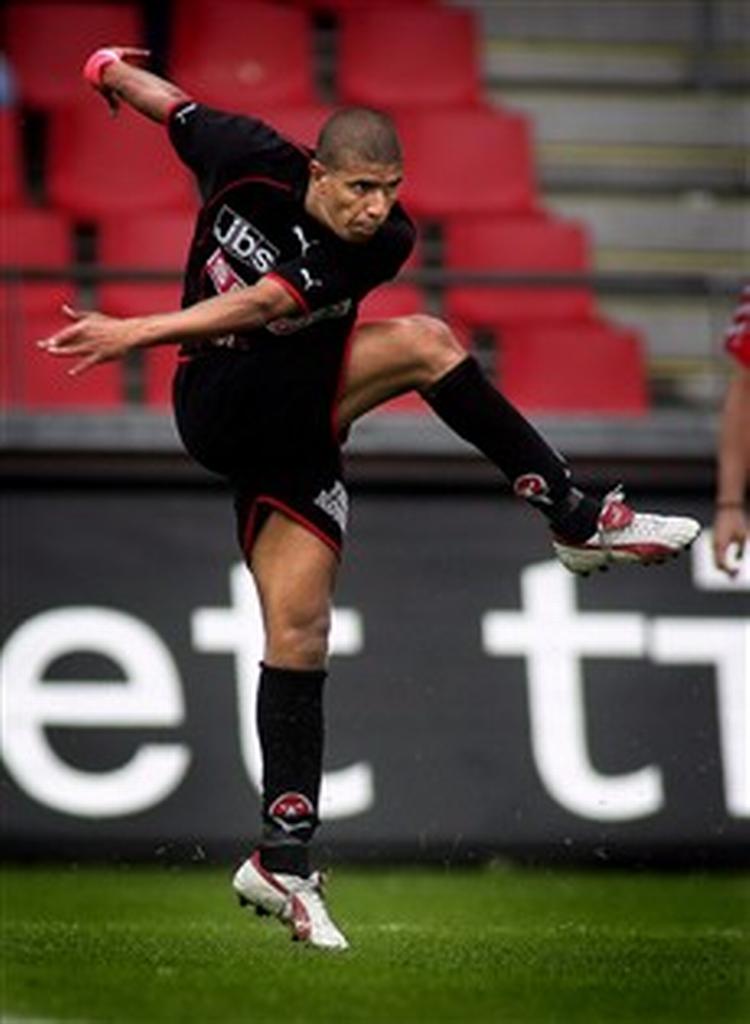 Silkeborg-træner Viggo Jensen håber, at dagens opgør mod FC Midtjylland bliver et af de opgør, hvor det kan lade sig gøre at stoppe midtjydernes Mohammed Zidan.   Arkivfoto: Andreas Szlavik/EB 