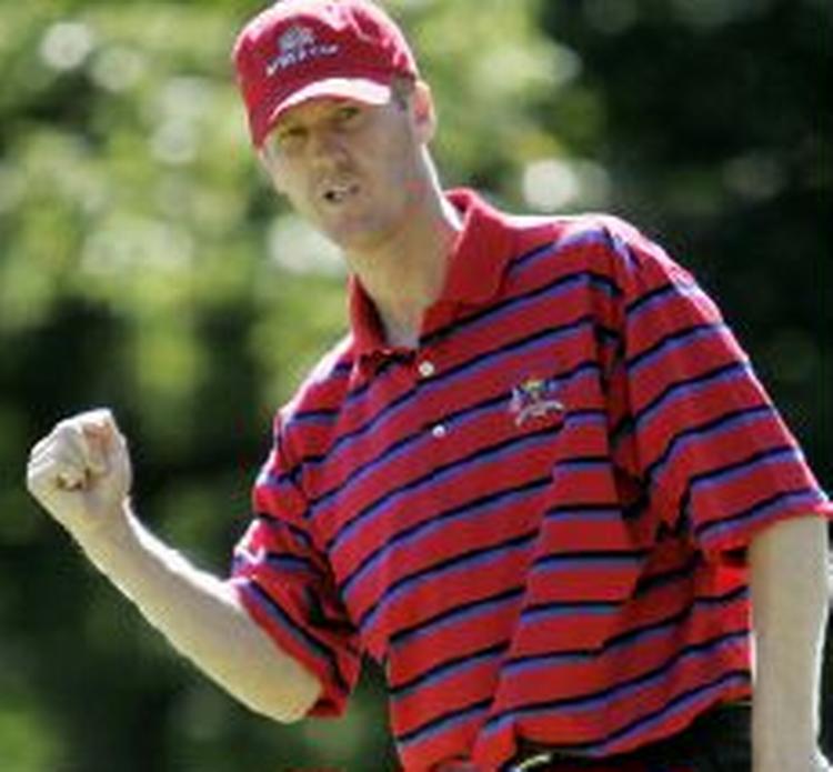 Chris Riley jubler efter han sammen med Tiger Woods har sikret USA et tiltrængt point. - Foto: AP 