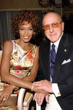Clive Davis og Whitney var sidste gang i studie sammen for fem år siden. - Foto: AP 