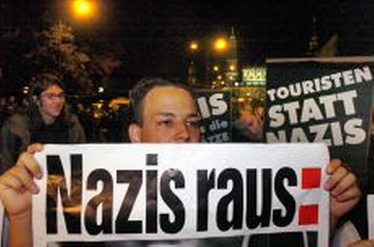 NPDs repræsentation i den tyske delstat Dresden førte straks til demonstrationer. - Foto: AP 