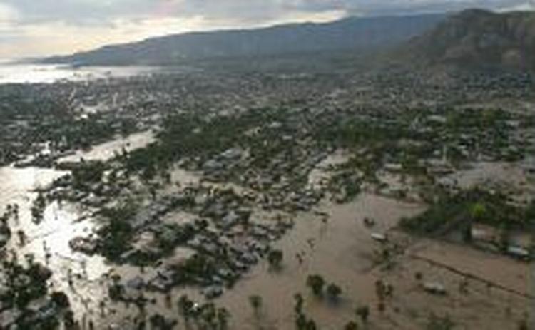 Byen Gonaives er næsten helt forsvundet i vandmasserne på Haiti. - Foto: AP 