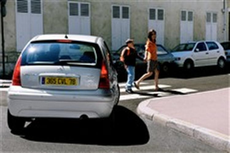 Stop for fodgængere - og motoren går i stå, men starter lynhurtigt igen. Foto: Citroën 
