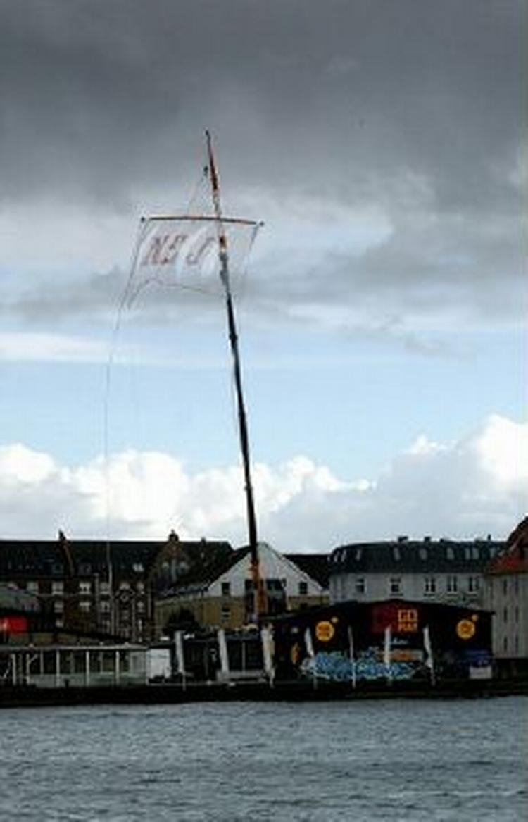 En model viser her, hvor højt et hus på 55 meter vil rage op over byens tage.- Foto: Jan Grarup 