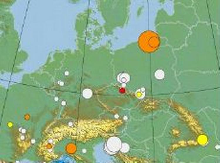 En oversigt over de seneste to ugers rystelser i Europa. Den orange cirkel er tirsdagens jordskælv. - Foto fra www.emsc-csem.org 