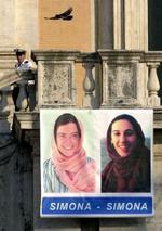'De to Simonaer', som de bortførte 29-årige hjælpearbejdere omtales som i Italien, blev bortført ved højlys dag i Bagdad tidligere på måneden. - Foto: AP 