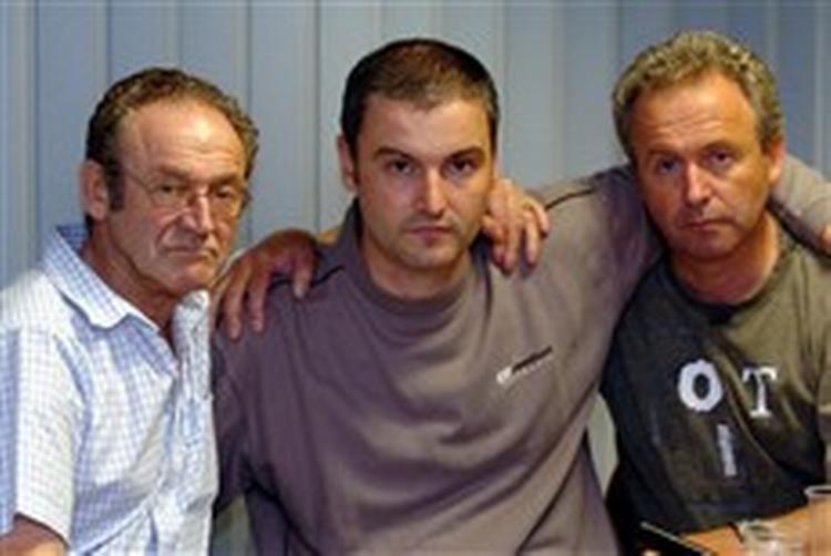 Stanley Bigley (bror), Graig (søn) og Philip (bror) appelerer igen til Tony Blair om at gøre noget. - Foto: AP 