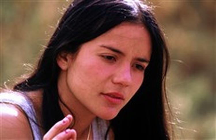 Den debuterende Catalina Sandino Moreno har ikke fået andet end roser for sin præstation som den desperate og gravide Maria, der forsøger at komme ud af klemmen ved at smugle stoffer i sin mave.- PR-foto 