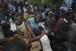 Tusindvis af indbyggere på Haiti kæmper desperat for at få mad og vand. - Foto: AP 