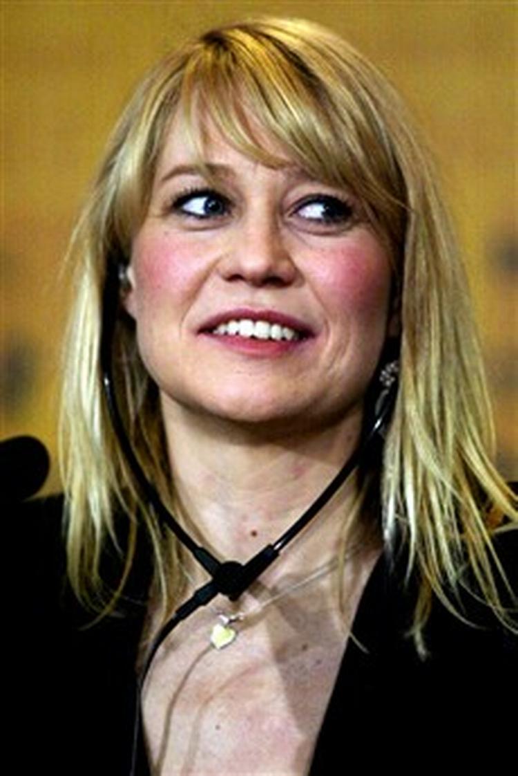 Trine Dyrholm roder sig i Åke Sandgrens nye film ud i et forhold, der viser sig at være livsfarligt.   Arkivfoto: Jockel Finck/AP 