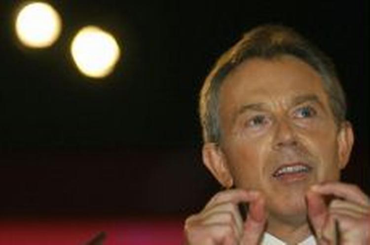Blair siger, at det er i orden at være uenig i kursen i Irakpolitikken, men har formanet partifællerne om at stå sammen op til valget næste år. - Foto: AP 