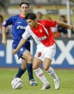 Javier Saviola, udlånt fra Barcelona, scorede det ene af Monacos to mål i sejren over Deportivo la Coruna. - Foto: AP 