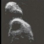 Radarbilleder af Toutatis fra december 1992 i en afstand af 4. mio. km fra Jorden. Krateret, som tydeligt ses øverst til højre, er 700 meter i diameter. - Foto: NASA 