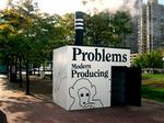 John Kørner har skræddersyet en installation til Superdanish. En problemfabrik. Med røg.   Foto: Superdanish 