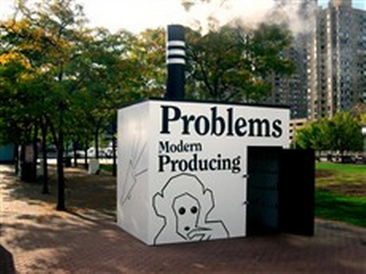 John Kørner har skræddersyet en installation til Superdanish. En problemfabrik. Med røg.   Foto: Superdanish 