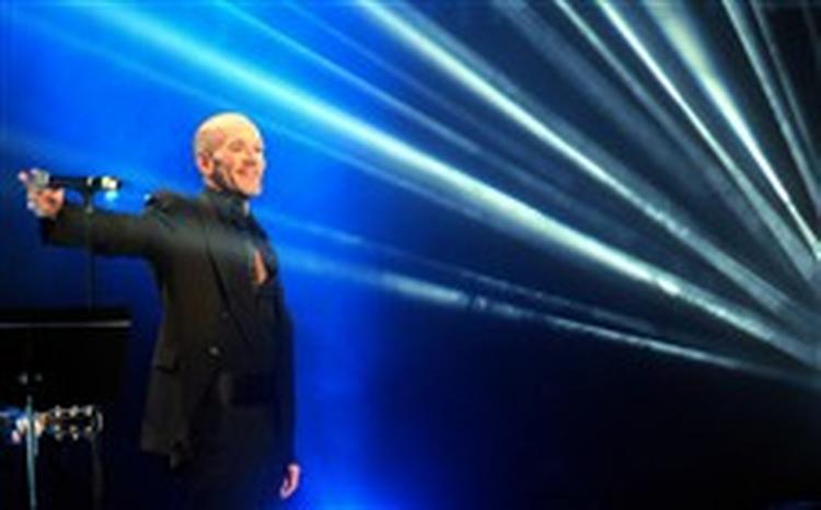 REM's nye sange kaster ingen skygger, men bliver halvvejs gennemsigtige og udviskede, og der er ingen tidløse sange iblandt. - Foto: Hermann J Knippertz/AP 