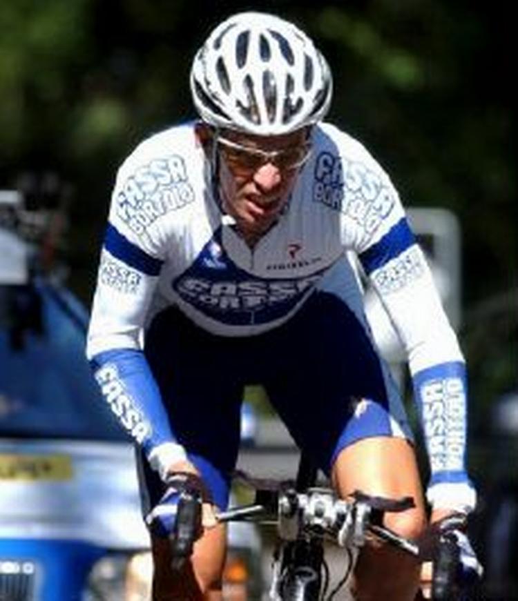 Dario Cioni cyklede sig frem til en samlet fjerdeplads ved årets udgave af Giro d'Italia. Spørgsmålet er nu hvordan. - Arkivfoto: AP 