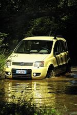 Dybe vandhuller er ingen hindring for Fiat Panda 4x4, der kommer til at koste ca. 172.000 kroner. Foto: Fiat 