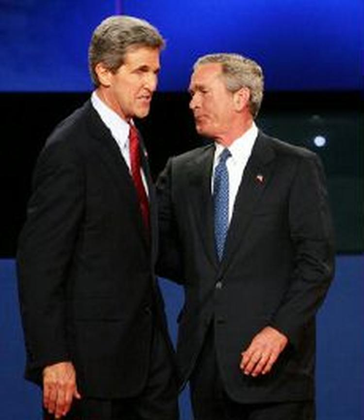 John Kerry og præsident George W. Bush kan se frem til yderligere to direkte tv-debatter. - Foto: AP 