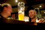 Dyre specialøl er et hit   her nyder Claus Blomberg og Lars Heiberg to af slagsen i Ølbaren i Elmegade i København.   Foto: Peter Hove Olesen 