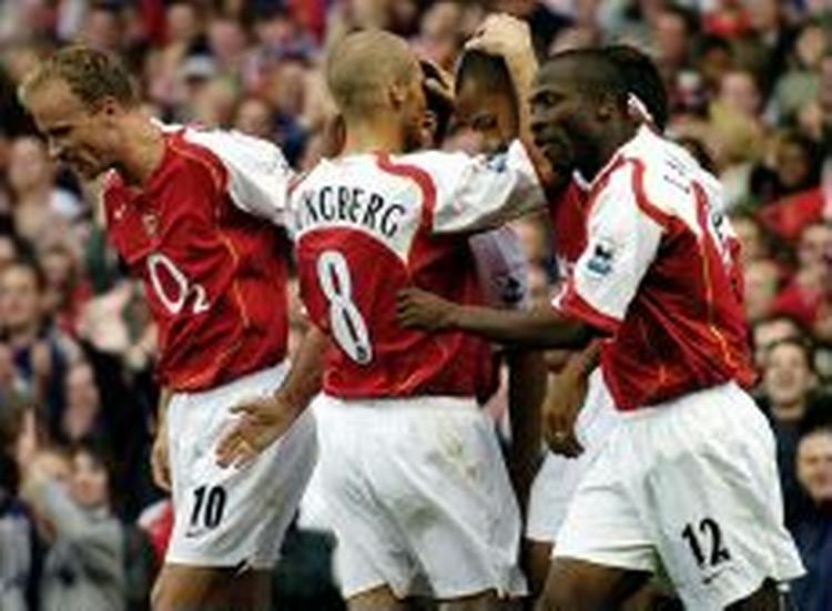 Arsenal-jubel efter Henrys frække scoring til 2-0. - Foto: AP 