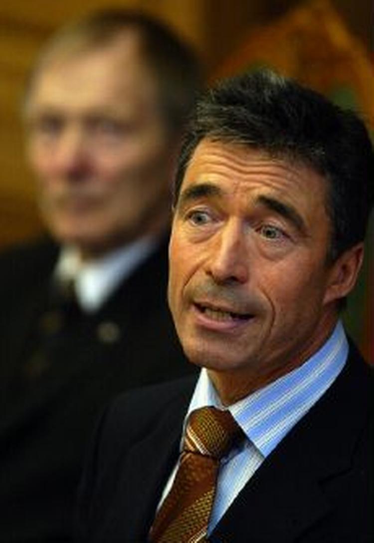 '24 års reglen strider ikke mod nogen konvention. Vi fører en stram udlændingepolitik, ja. Men den lever helt op til vore internationale forpligtelser', siger Fogh. - Foto: Finn Frandsen 