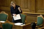 Miljøminister Connie Hedegaard fandt sig ikke i at blive kaldt falsk reklame for regeringen. Hun svarede med at spørge Keld Albrechtsen (EL), hvad han har gjort for miljøet de seneste otte uger. - Foto: Peter Hove Olesen 