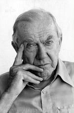 Graham Greene. Hans efterkommere er havnet i internt rivegilde med en professor. - Arkivfoto: Polfoto 