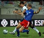 Pedro Miguel Pauleta (bagerst) scorede Portugals første mål. - Foto: AP 