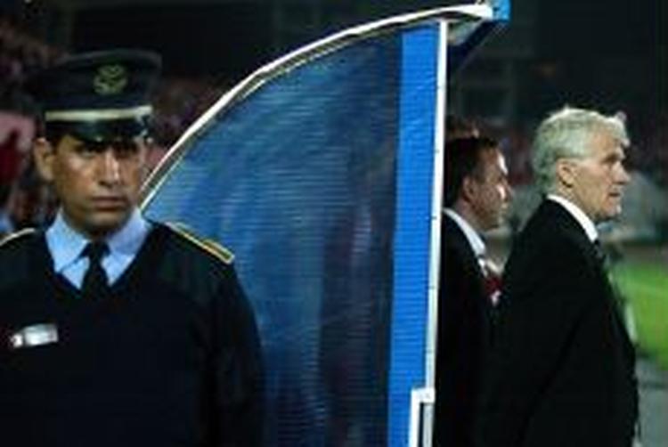 Morten Olsen under kampen i Tirana. - Foto: Lars Poulsen 