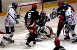 Rødovres keeper Marel Novotny havde en stor andel i sjællændernes 3-2-sejr over Frederikshavn. Tre gange spillede Frederikshavn  powerplay  med fem mod tre, men det kneb med at komme forbi Rødovrekeeperen.   Foto: Pelle Rink 