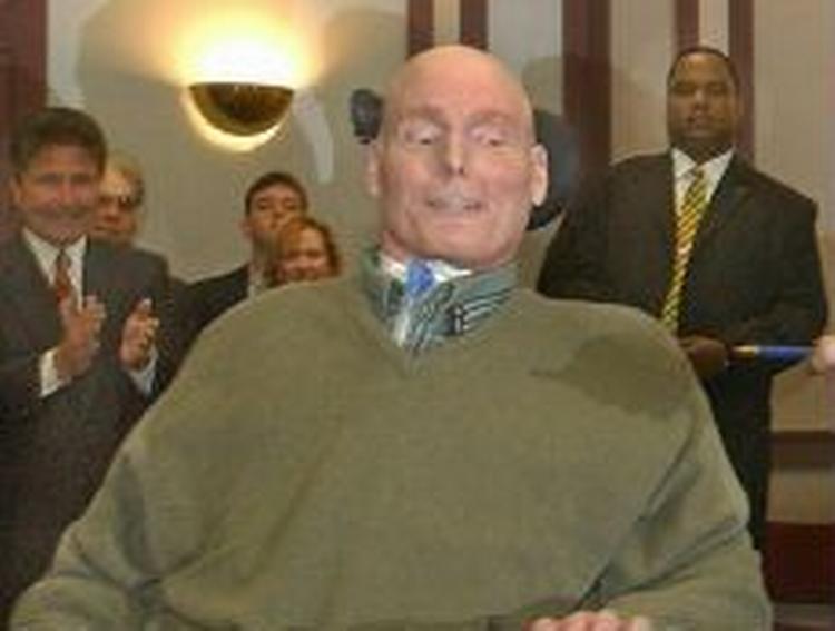 Reeve måtte tilbringe sine sidste ni leveår i kørestol efter et fald fra en hest. - Foto: AP 