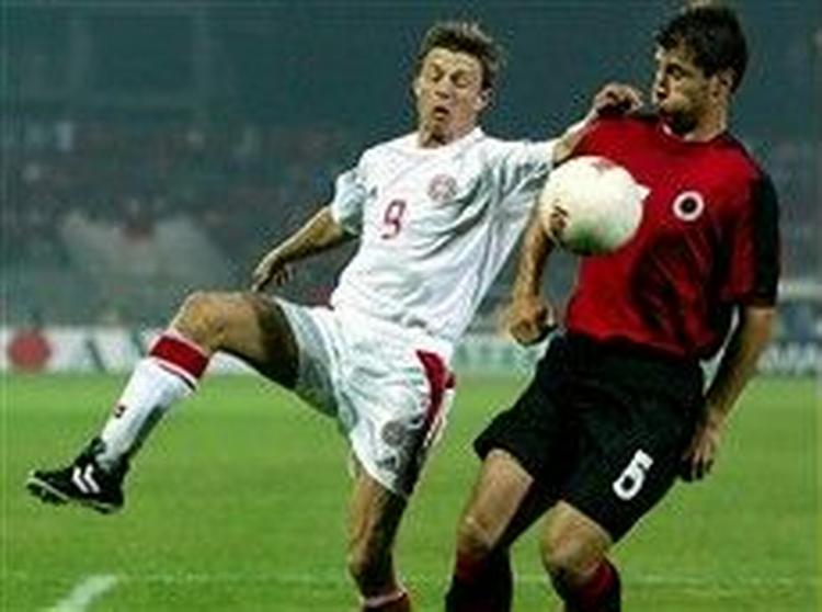 Jon Dahl Tomasson scorede mod Albanien efter en perfekt frispilning fra Jesper Grønkjær. - Foto: Lars Poulsen 