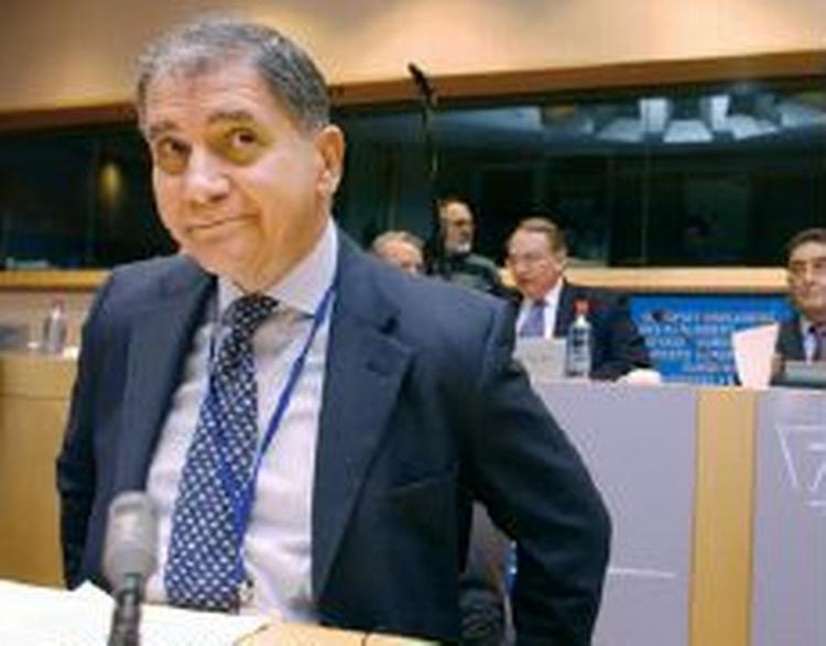 Den italienske politiker Rocco Buttiglione er upopulær i Europaparlamentet, men får opbakning af EU-kommisionens kommende formand, Jose Manuel Barosso. - Foto: AP 