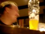 Mænd smider langt hurtigere end kvinder hæmningerne over bord, når alkoholen går ind, viser ny forskning. - Arkivfoto: Peter Hove Olesen 