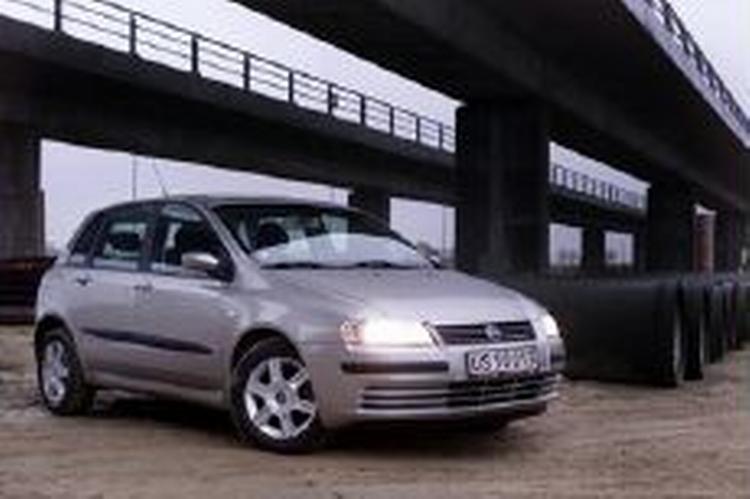 Denne Fiat Stilo sælger godt - når den er 20 procent billigere. - Foto: Niels Hougaard 