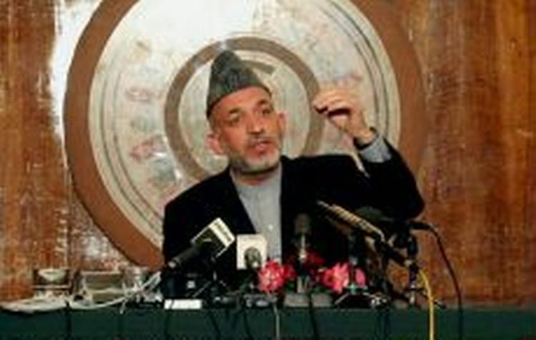 Den nyvalgte præsident Hamid Karzai har besluttet at anerkende det afghanske valg, idet tre af hans modstandere har opgivet deres boykot af valget. - Foto: AP 