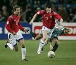 Morten Gamst Pedersen i et fremløb sammen med landsholdskollegaen John Arne Riise. - Foto: AP 