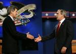 Tonen og atmosfæren var mere afdæmpet ved den tredie og sidste tv-duel imellem George W. Bush og John Kerry, da de i nat duellerede om indenrigspolitik. - Foto AP 