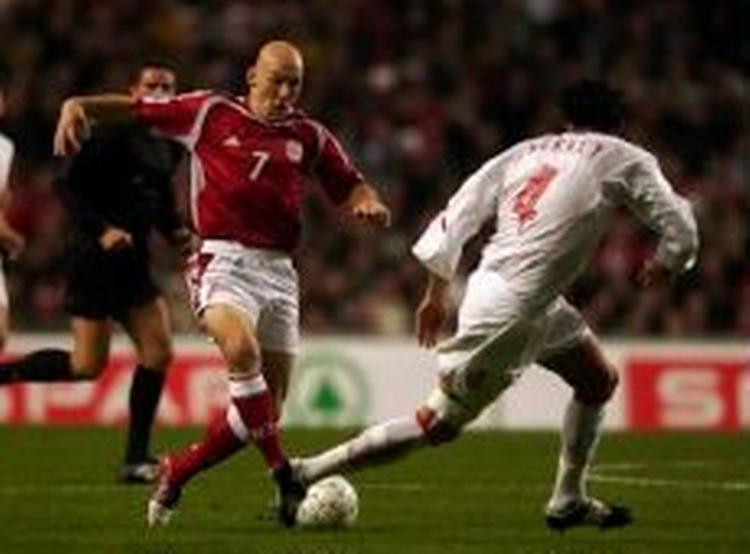 Thomas Gravesen ærgrede sig over Jesper Grønkjærs udvisning. - Foto: Jens Dresling 