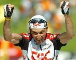 Basso jublede da han vandt 12. etape af Tour de France. Nu spår han sejr i lørdagens World Cup-finale. - Foto: AP 