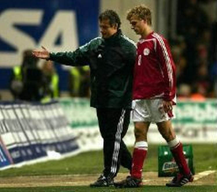 Jesper Grønkjær blev vist vejen ud af Parken efter en halv time af kampen mellem Danmark og Tyrkiet. - Foto: Jens Dresling 