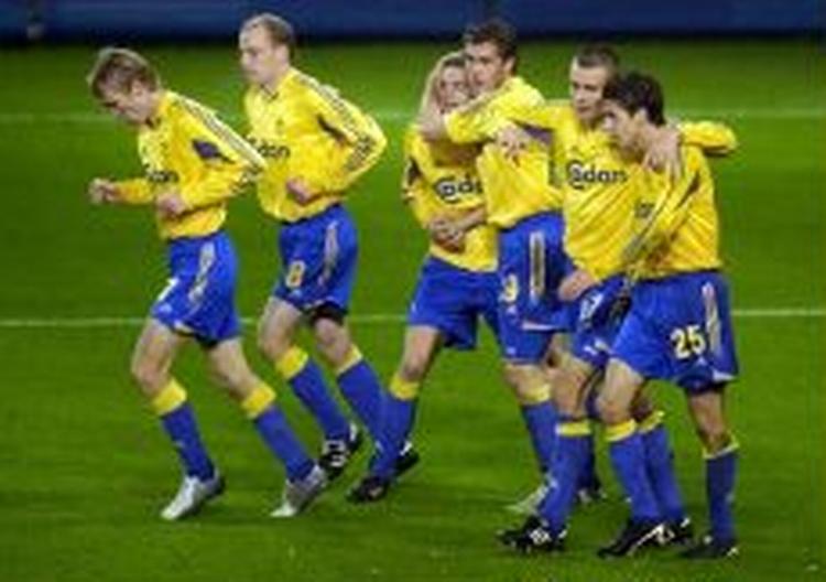 Brøndbyspillerne jubler efter Kahlenbergs mål til 1-0. - Foto: Jens Dresling 