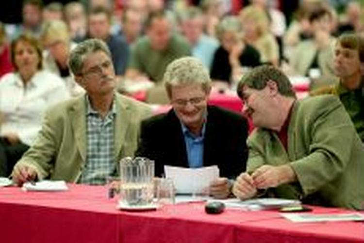 Mogens Lykketoft (S), Holger K. Nielsen (SF) og Søren Søndergaard (Enl.) står til samlet sejr. - Arkivfoto: Lars Skaaning 