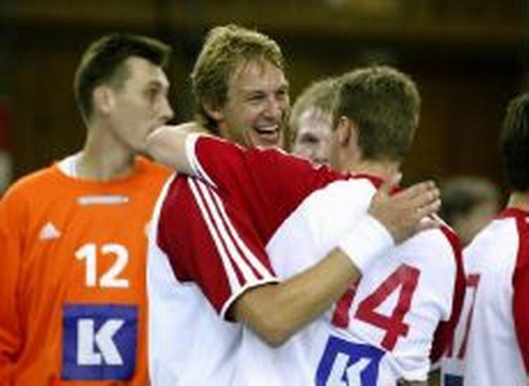Kristian Gjessing og Michael Knudsen jubler efter sejren. - Foto: AP 
