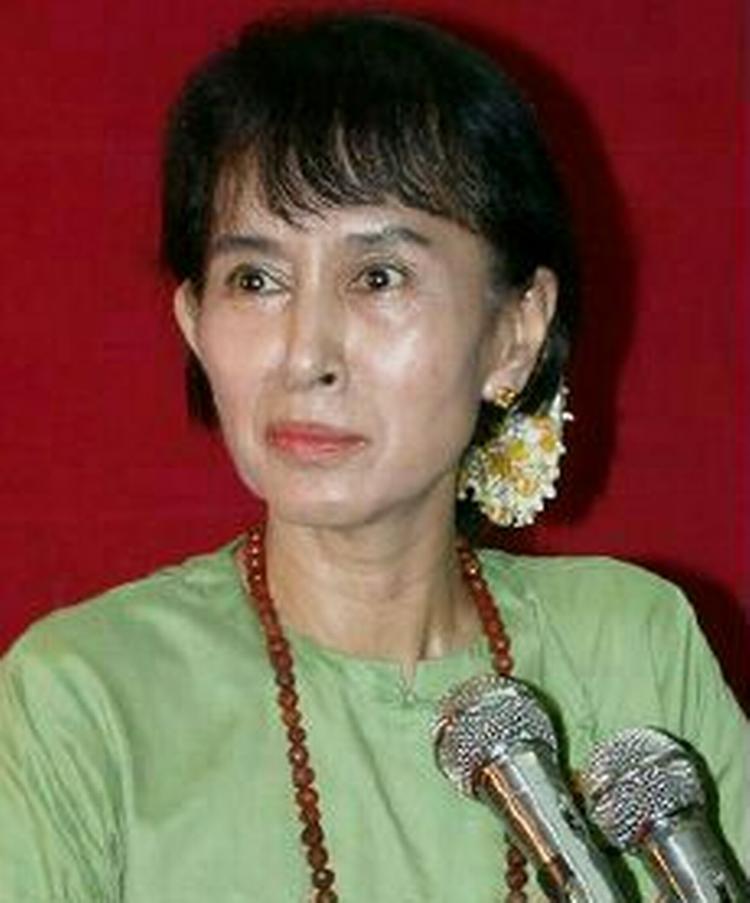 Det internationale samfund har gennem flere år lagt pres på Burma for at landet skal løslade Aung San Suu Kyi. - Foto: AP 